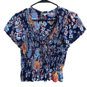 Super cute Rockin C Floral Navy Blouse